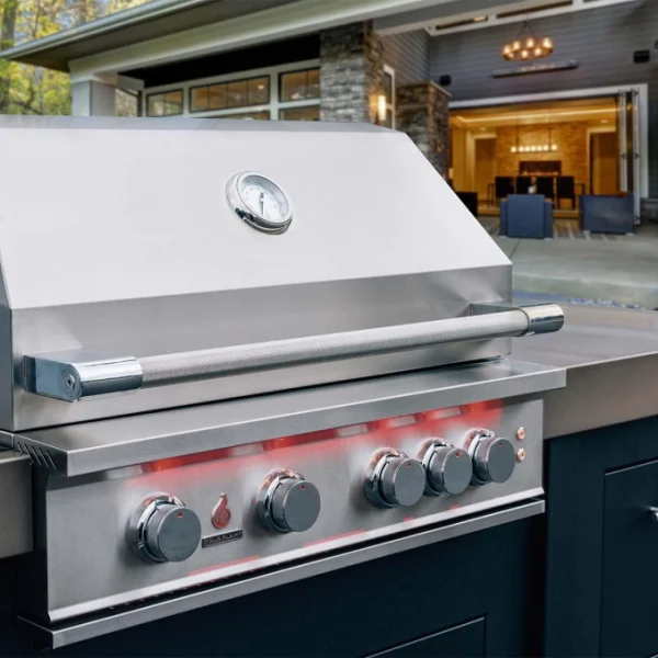 Outdoor built-in grill